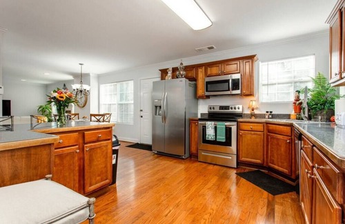 Mableton House | Grt Location/Spacious/Near Airport/Sleeps 8