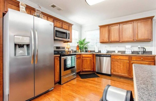 Mableton House | Grt Location/Spacious/Near Airport/Sleeps 8