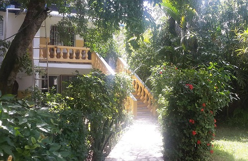 Los Charamicos Apartment | Guest-friendly budget room near Sosua beach