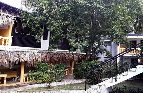 Los Charamicos Apartment | Guest-friendly budget room near Sosua beach