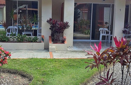 Playa Chiquita Apartment | Guest-friendly hotel room, pool/TV/billiard/AC, free breakfast/shuttle bus!