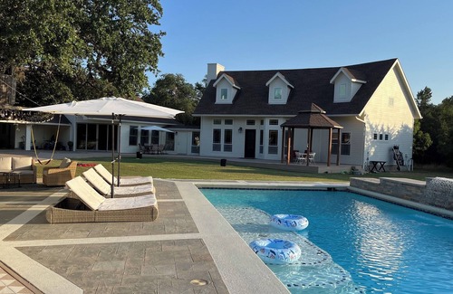 Georgetown House | Guest House Oasis: Resort Style Pool