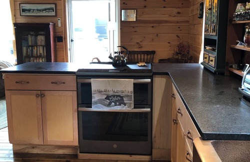 East Dorset Cottage | Guest House on Deming Pond in East DorsetnFabulous pond and mountain views