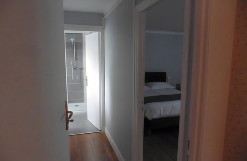 Laigne-en-Belin Bed & Breakfast | Guest Room 'Chambre Ferrari' with Shared Terrace, Shared Garden and Wi-Fi