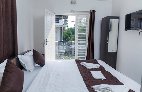 Kochi Hotel | Guest West Inn