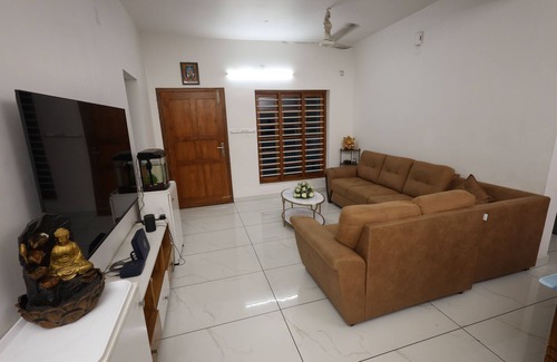 Kochi Hotel | Guest West Inn