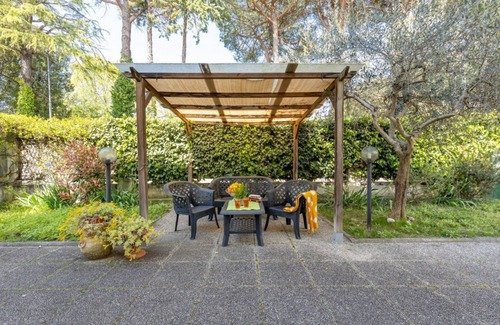 Pisa Apartment | GuestHost - Station Oasis with Parking and Garden