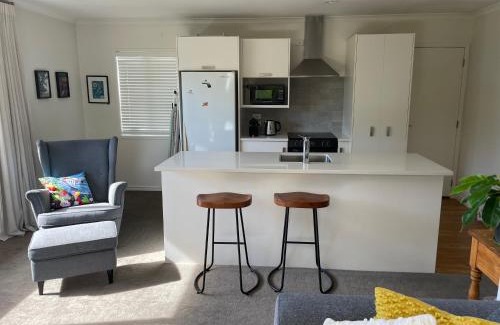 Papamoa Beach Apartment | Guesthouse in Papamoa Beach