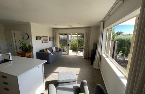 Papamoa Beach Apartment | Guesthouse in Papamoa Beach