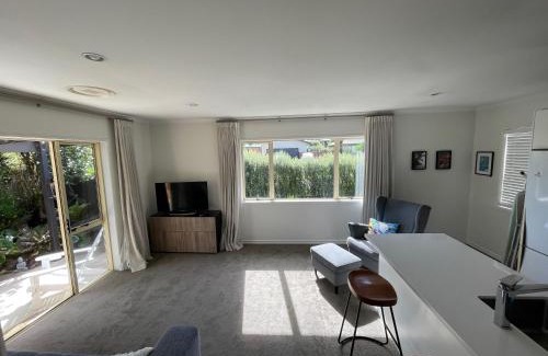 Papamoa Beach Apartment | Guesthouse in Papamoa Beach