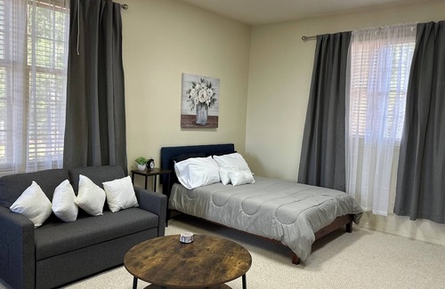 Little Rock Apartment | Guesthouse in the ❤️ west LR