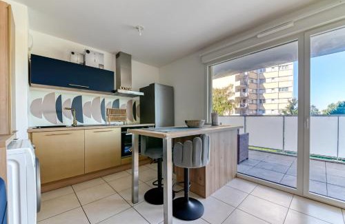 Villeurbanne Apartment | GuestReady - Bright stay w/parking & terrace