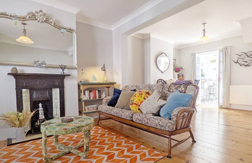 Worthing Cottage | Gull Cottage - Worthing - a cottage that sleeps 3 guests in 2 bedrooms