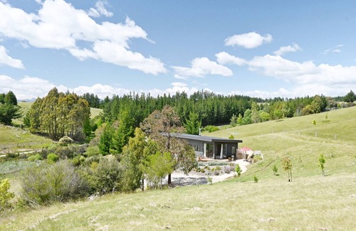 Tasman Apartment | Gum Tree Studio,surrounded by farmland, countryside, mountains, sea, National Parks, fresh air and b