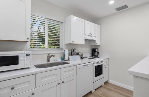 Sanibel Cottage | Gumbo Limbo cottage - quaint island paradise