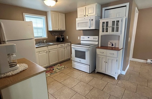 Shelbyville Condo | Gun Lake Cute Little Bungalow Cottage steps from beach w boat slip.