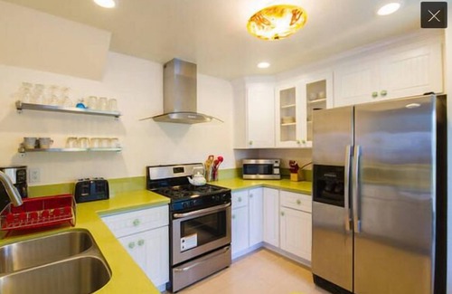 Hermosa Village House | GVH4/Directly Access2Disney+Stylish+Wifi+Pools+Netflix+Parking+
