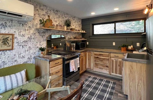 Ellwood City Apartment | Gwen`s Cottage at Water`s Edge