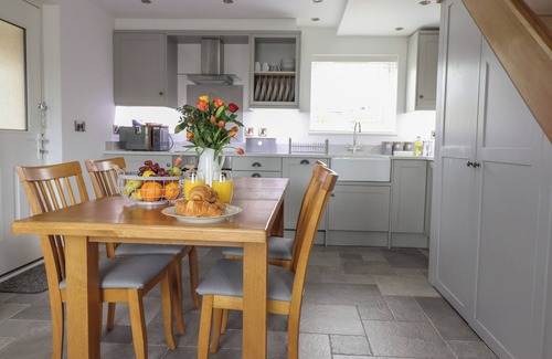 Bala House | GWYNFA, pet friendly, with open fire in Bala