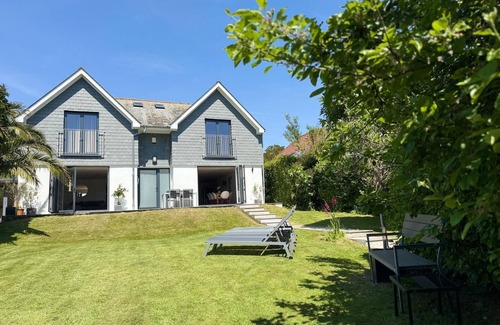 Maenporth House | Gylly Beach Falmouth Sleeps 6 with parking and only 2 minutes walk to the beach
