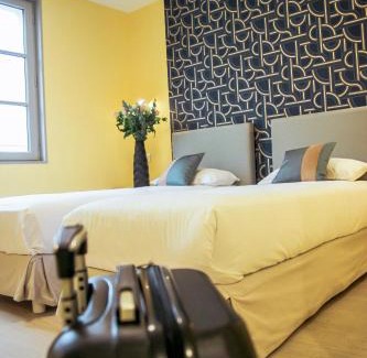 Laval Hotel | Hôtel Le Petit Périer