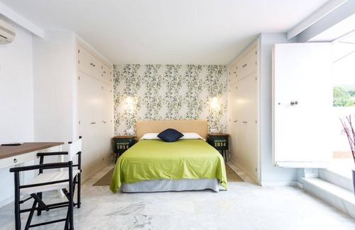 Barbate Hotel | H. Nomad Suite - One Room Hotel, Sleeps 2