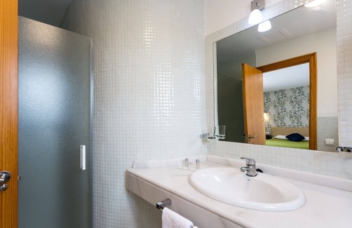 Barbate Hotel | H. Nomad Suite - One Room Hotel, Sleeps 2