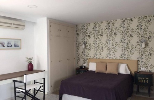 Barbate Hotel | H. Nomad Suite - One Room Hotel, Sleeps 2