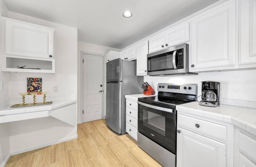 Avalon Condo | H157: Bright Villa, Sweeping Ocean Views, Golf Cart, WIFI