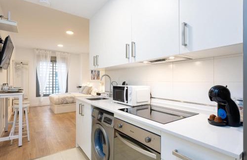 La Merced Apartment | H2M Dos Aceras Loft ground floor, air conditioning, wifi