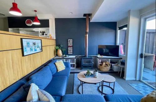 Queenstown City Centre House | Habeke Bothy - epic views - 700mtrs to town