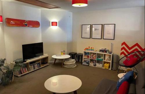 Queenstown City Centre House | Habeke Bothy - epic views - 700mtrs to town