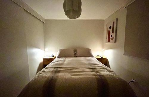 Apoquindo House | Habitación en casa compartida-Sector Los Dominicos, Estacionamiento gratis