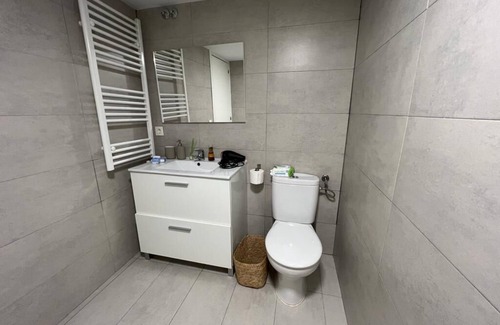 Biescas House | Habitaciones Para 11 Personas en Pleno Centro de Biescas