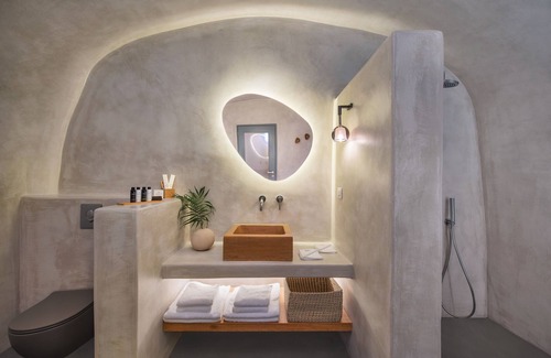 Pyrgos Hotel | Halcyon Days Suites