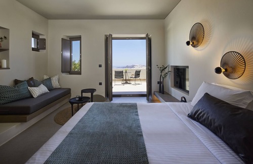 Pyrgos Hotel | Halcyon Days Suites