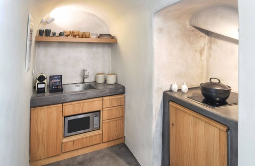 Pyrgos Hotel | Halcyon Days Suites