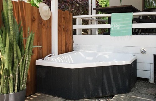 Punaluu House | Hale Kekana, 7BR Beachfront Estate