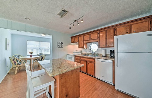 Terramar Beach House | < Half-Mi to Beach: Cozy Home w/Deck in Galveston