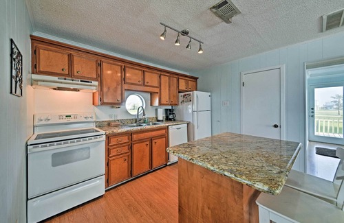 Terramar Beach House | < Half-Mi to Beach: Cozy Home w/Deck in Galveston