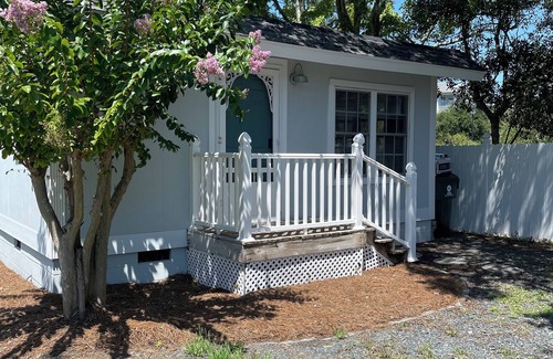 Holly Ridge Apartment | Half Shell Guest House - Dock - Free Kayaks - Surf City - Waterfront access