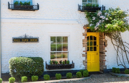 Boughton House | Hall Farmhouse. dog friendly, large outdoor pool, hot tub, firepit & XL BBQ