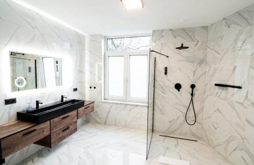 Eimsbuettel Apartment | Hamburg Gem for 12