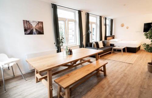 Eimsbuettel Apartment | Hamburg Gem for 12