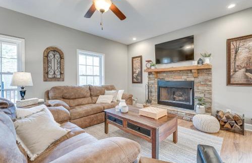 Murphy House | Hammocks and Forest Views Creekside Murphy Retreat