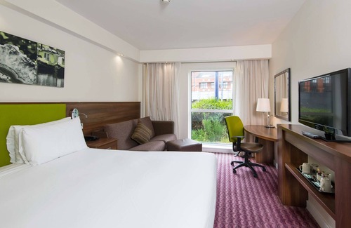 Birmingham City Centre Hotel | Hampton by Hilton Birmingham Jewellery Quarter