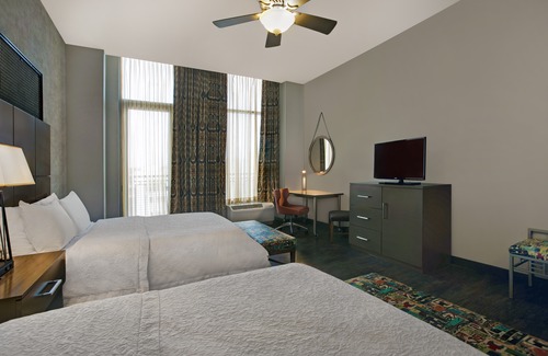 Museum District Hotel | Hampton Inn and Suites Austin University Capitol