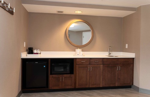 Crystal City Hotel | Hampton Inn & Suites Arlington Crystal City DCA