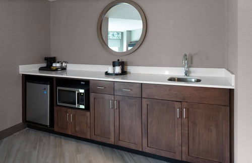 Crystal City Hotel | Hampton Inn & Suites Arlington Crystal City DCA