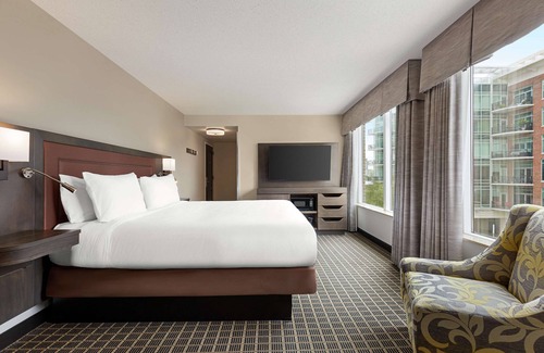 Greenville Downtown Hotel | Hampton Inn & Suites Greenville-Downtown-RiverPlace